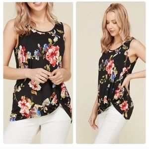 Sleeveless Floral Top with Twisted Hem